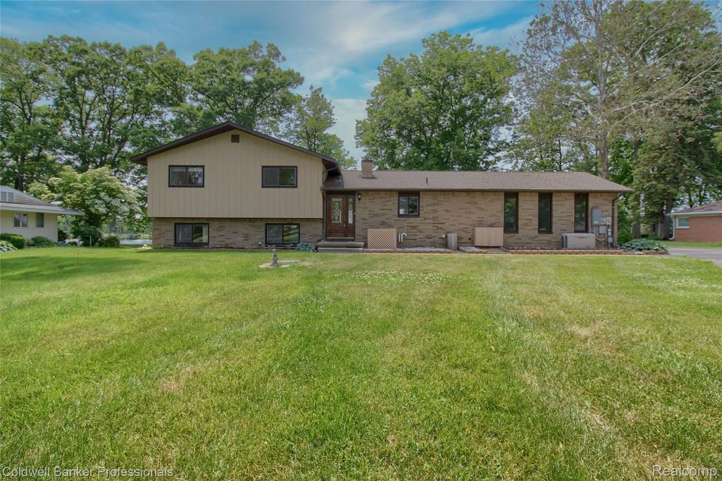11770 Sunset Lane, Van Buren charter township