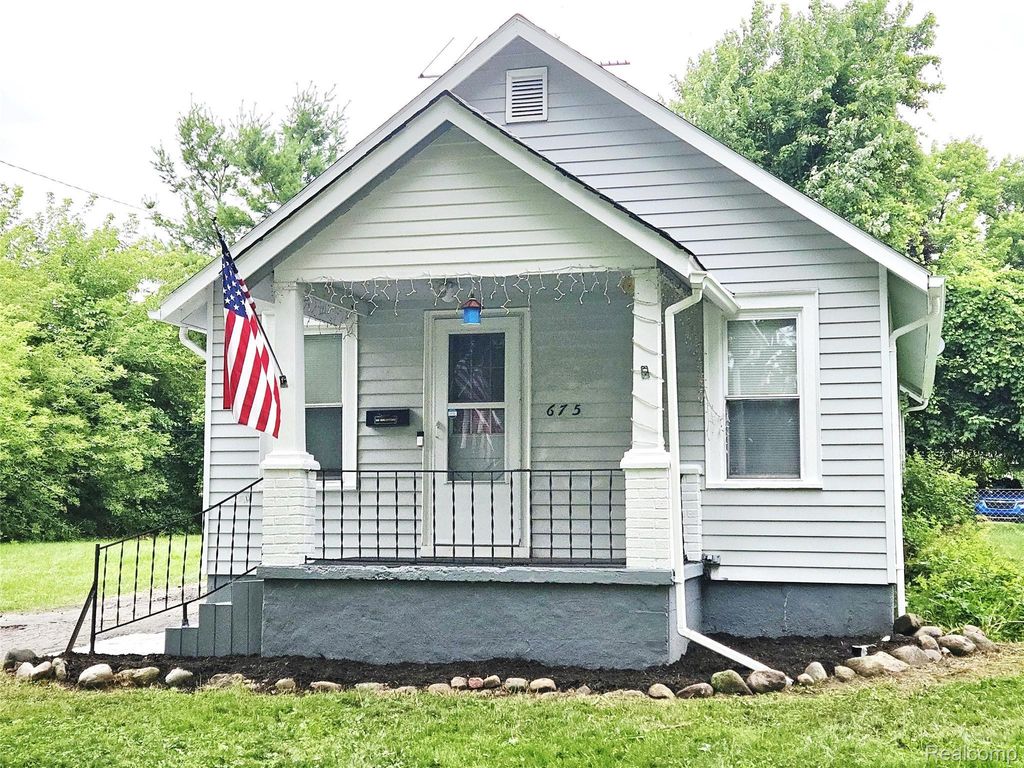 675 E Beverly Avenue, Pontiac city