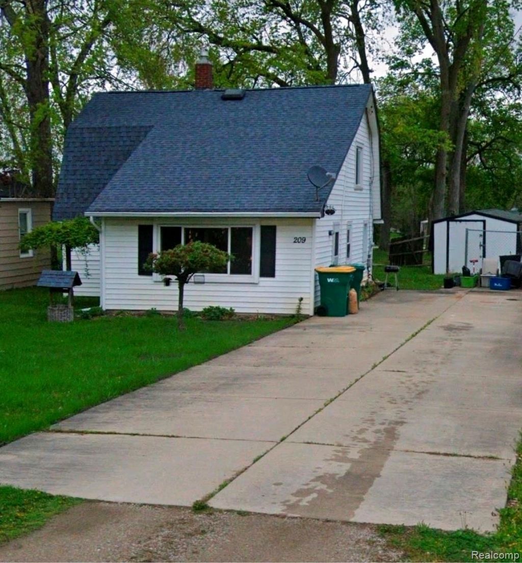 209 Park Street, Gaines township