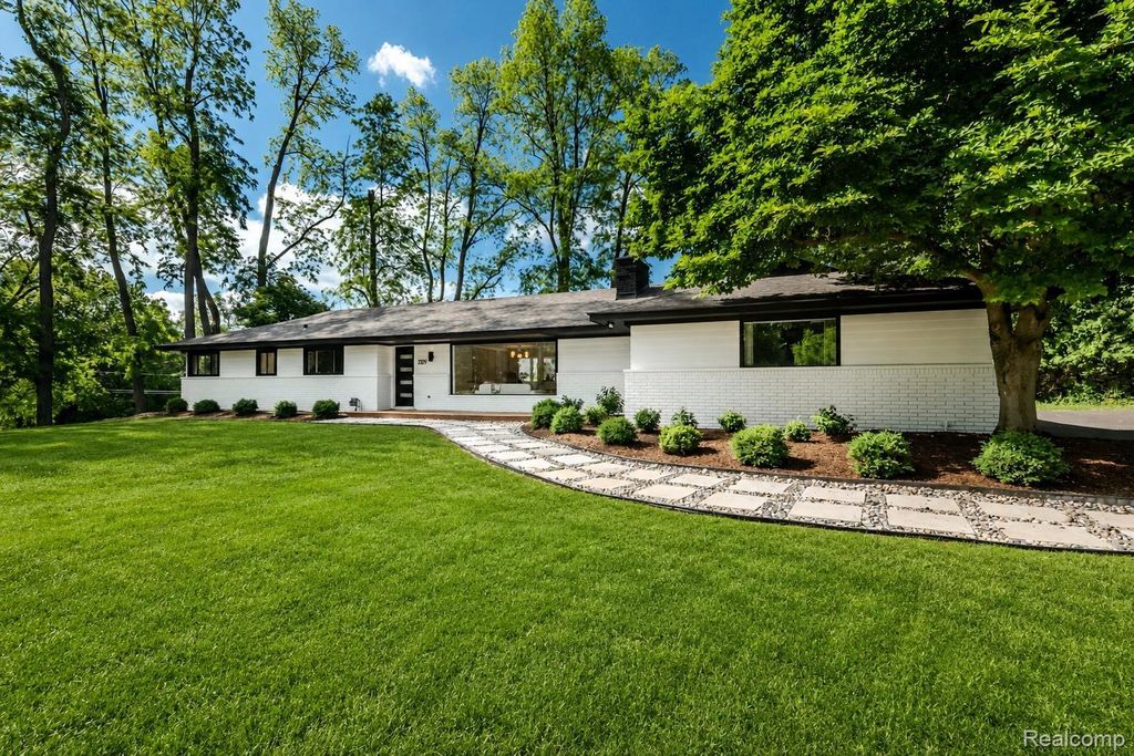 2129 Long Lake Shore Drive, West Bloomfield charter township