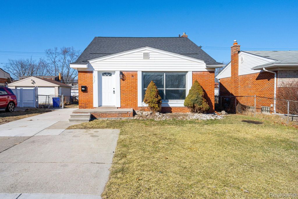 18327 E 13 Mile Road, Fraser city