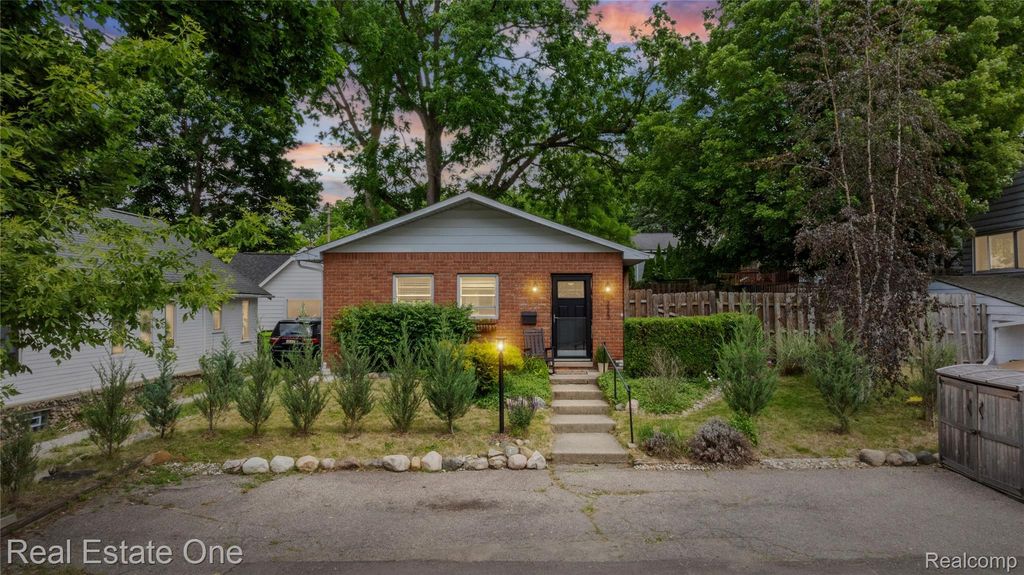225 1st Street, Fenton city