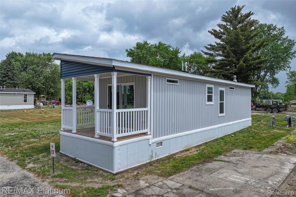 17 Sunset Lane, Fenton charter township