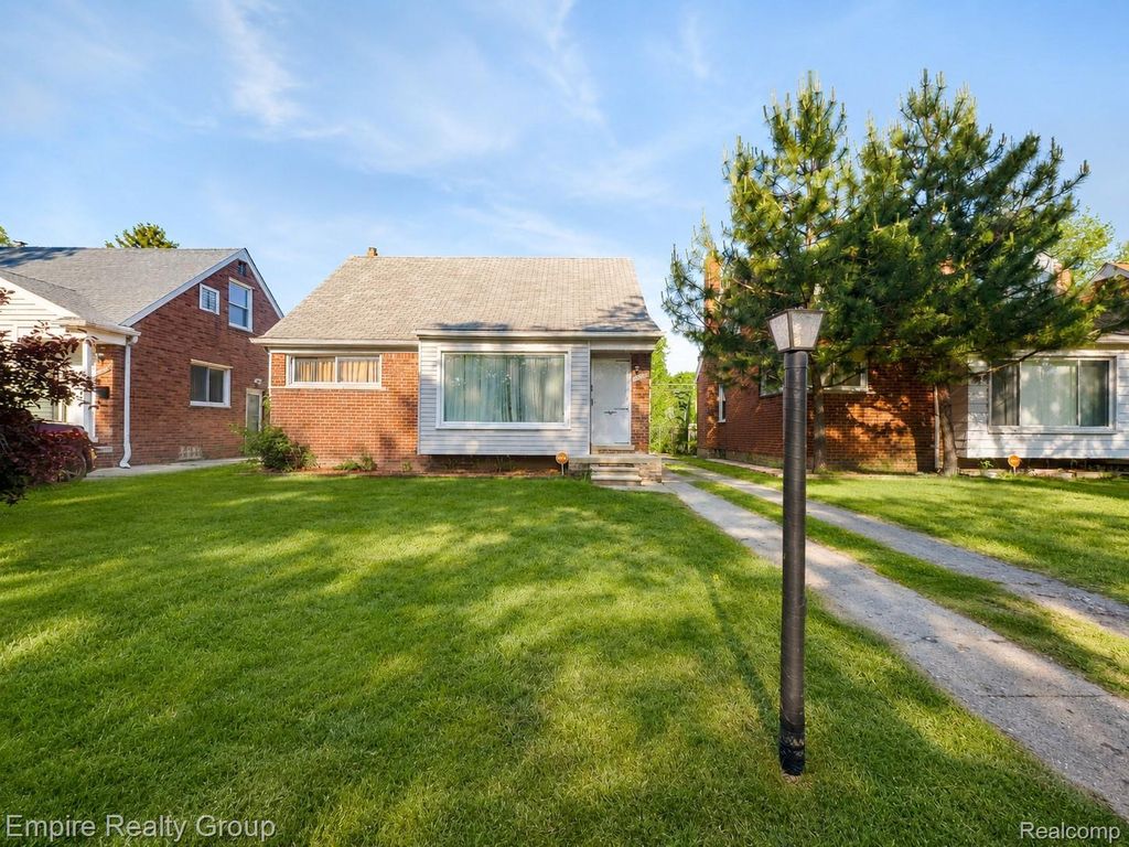 12852 Wormer, Redford charter township