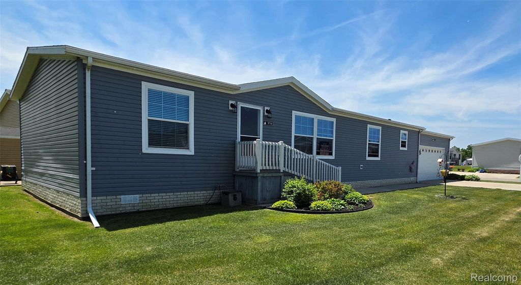 9758 Home Court, Tyrone township