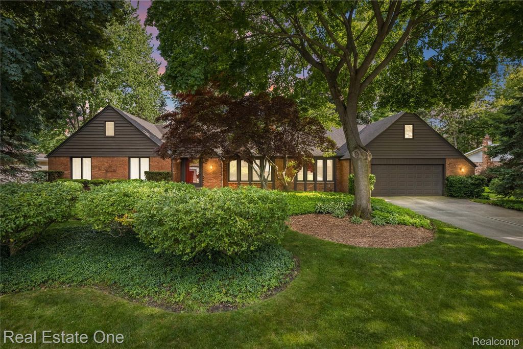28330 E Blom Drive, Harrison charter township