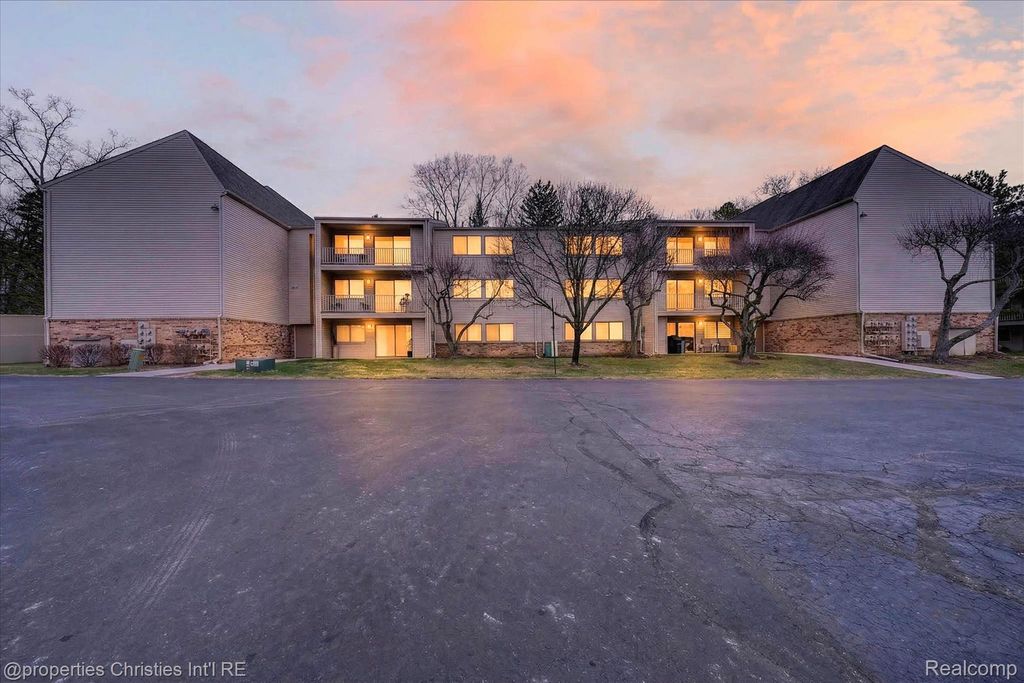 3815 Lone Pine Road, West Bloomfield charter township