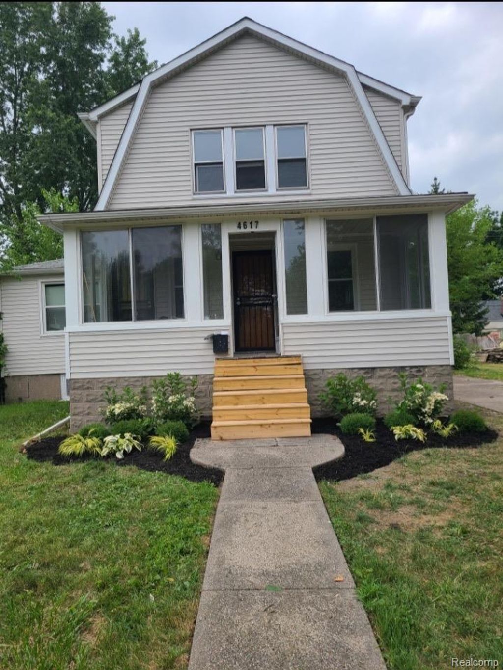 4617 University Place, Detroit city