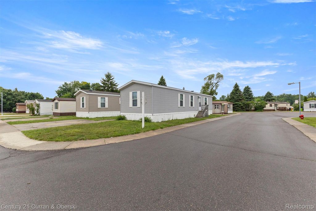 76 Fawn Lake Drive, Walled Lake city