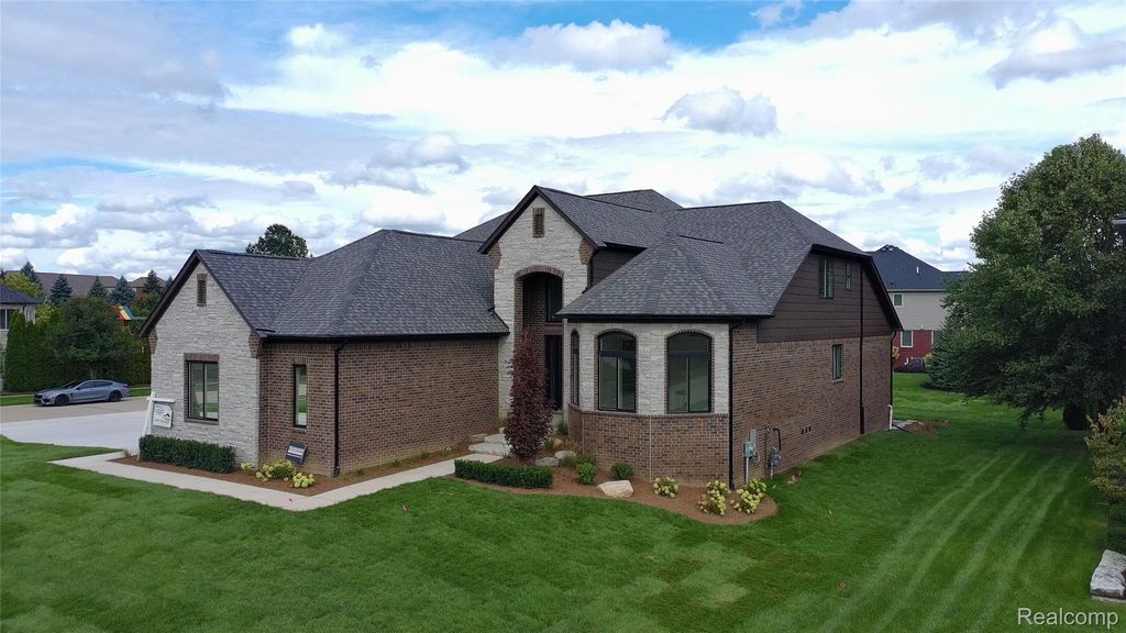 6489 Pond Dr Drive, Washington