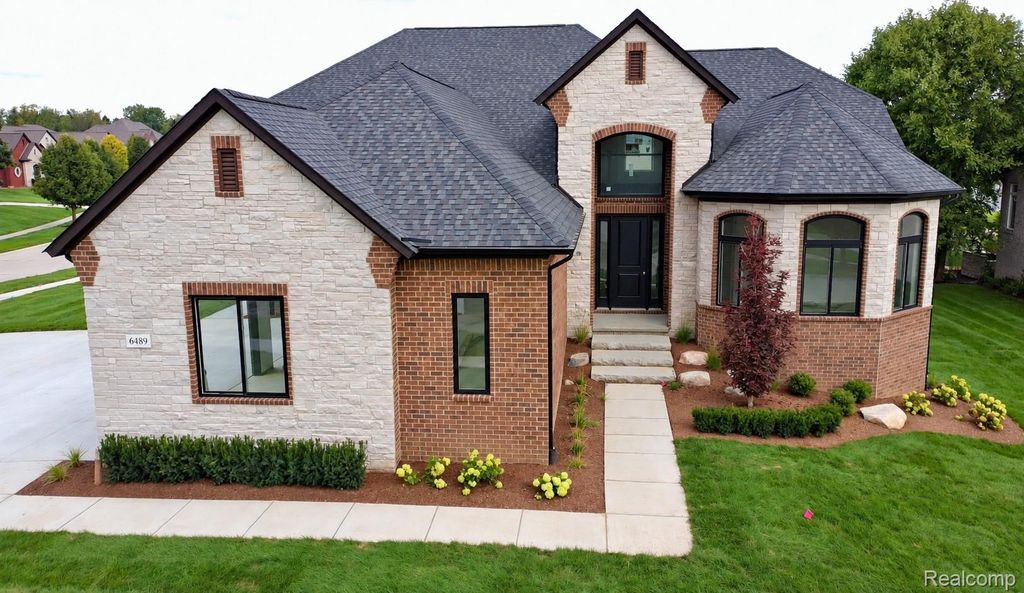 6489 Pond Dr Drive, Washington township