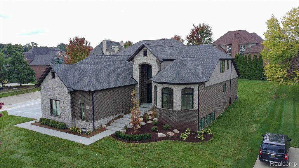 5853 Saratoga Drive, Oxford