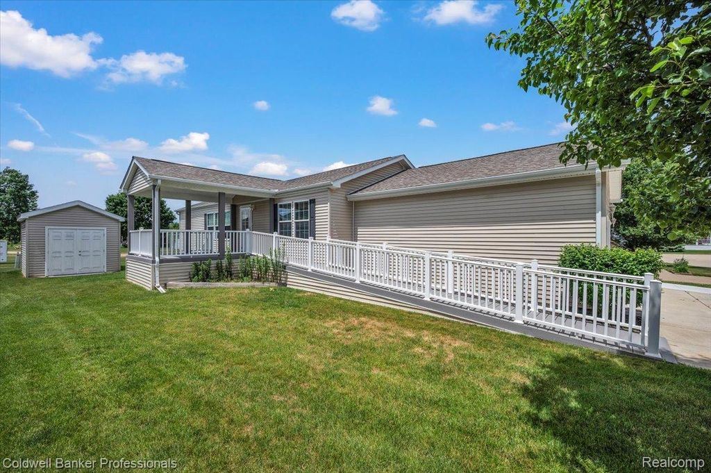 289 Pompano Court, Lapeer township
