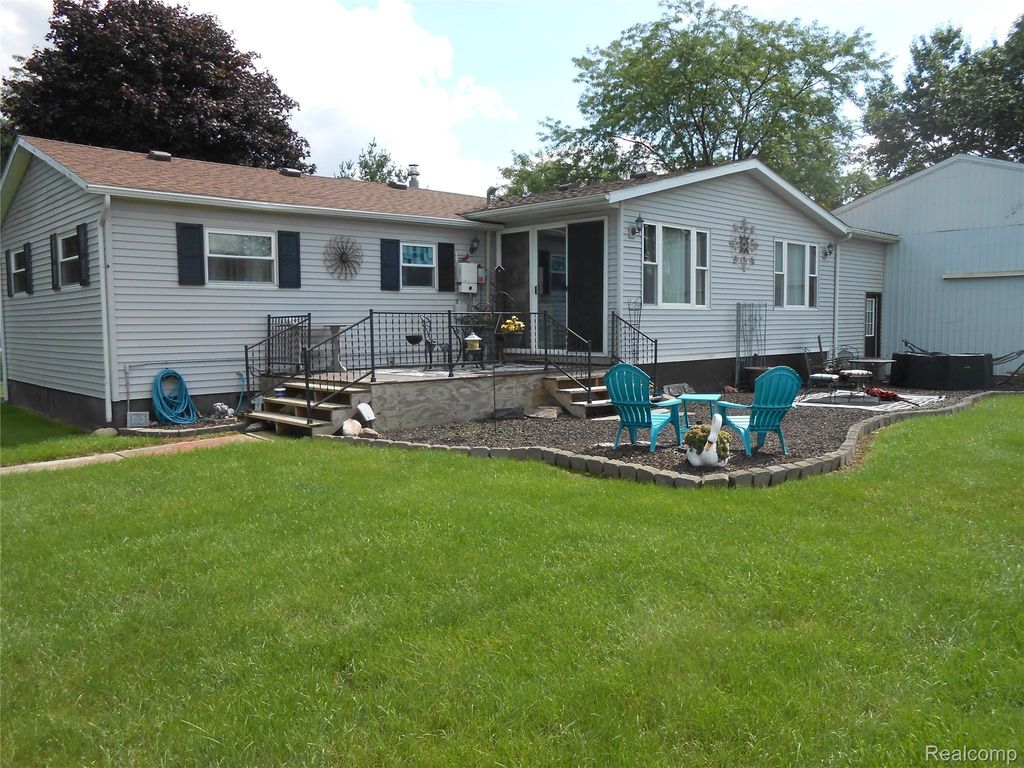 249 N Gates Road, Custer township