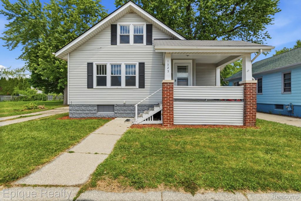 1325 Oak Street, Port Huron city