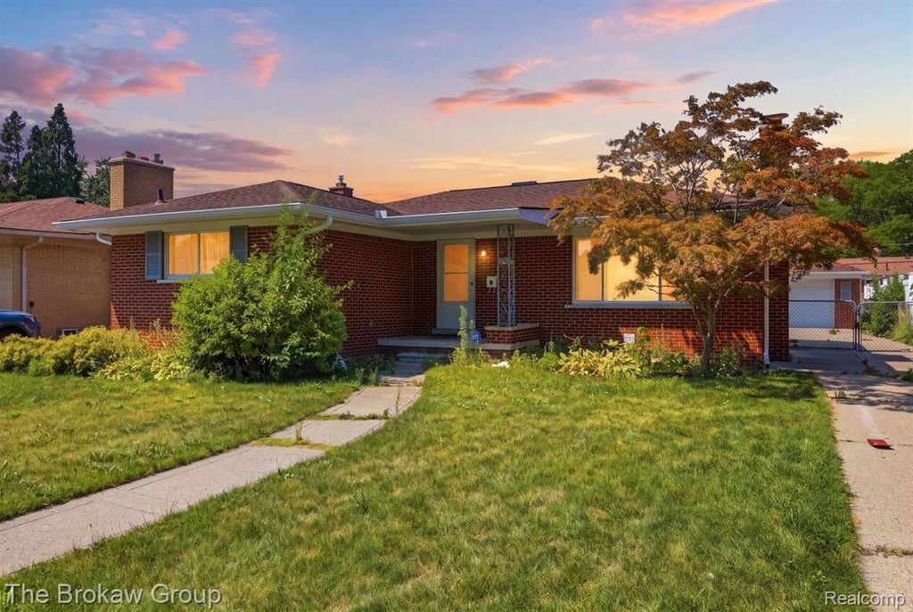 27619 Jean Road, Warren city