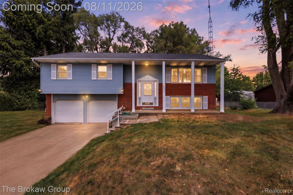 10431 Davison Road, Davison township