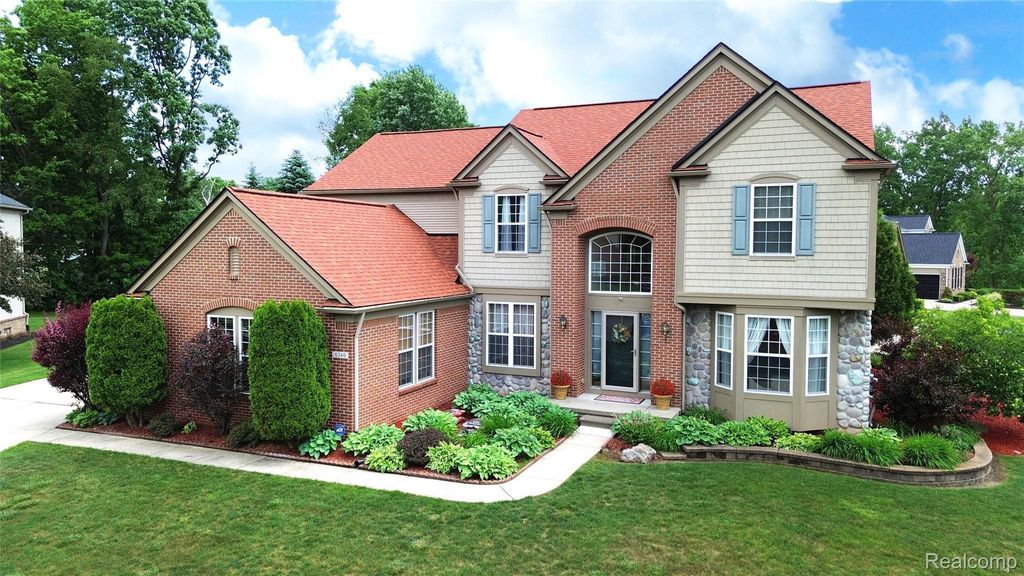 6240 Moonstone Court, Grand Blanc charter township