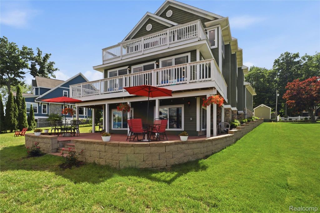 16289 Whitehead Drive, Argentine township