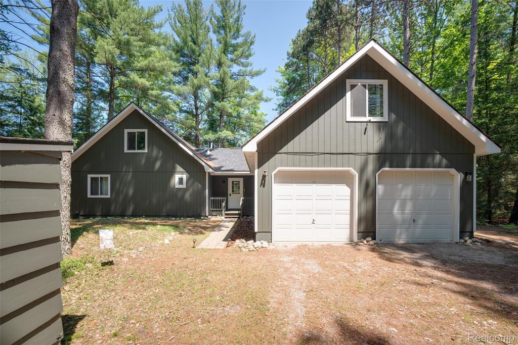 6954 Aarwood Trail Nw, Clearwater township