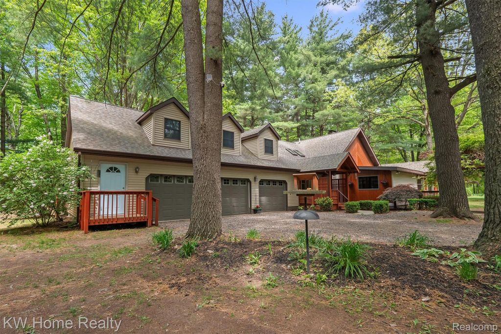 4474 Five Lakes Road, North Branch township