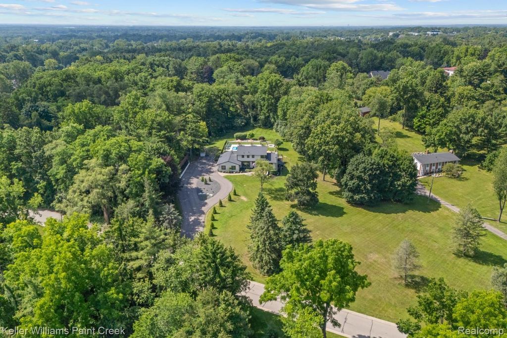 5800 Lockwood Drive, Washington township