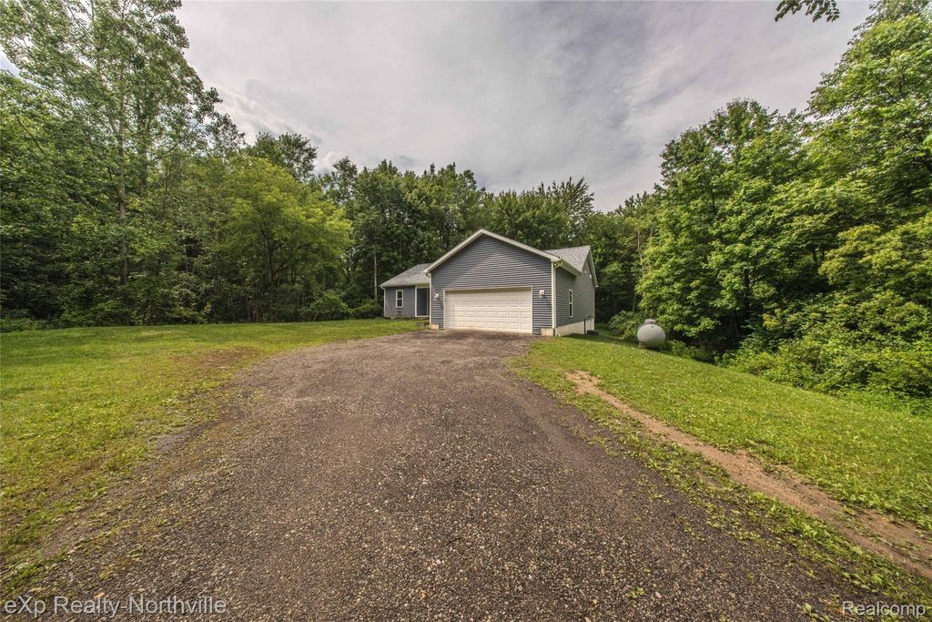 1765 Parker Road, Holly township