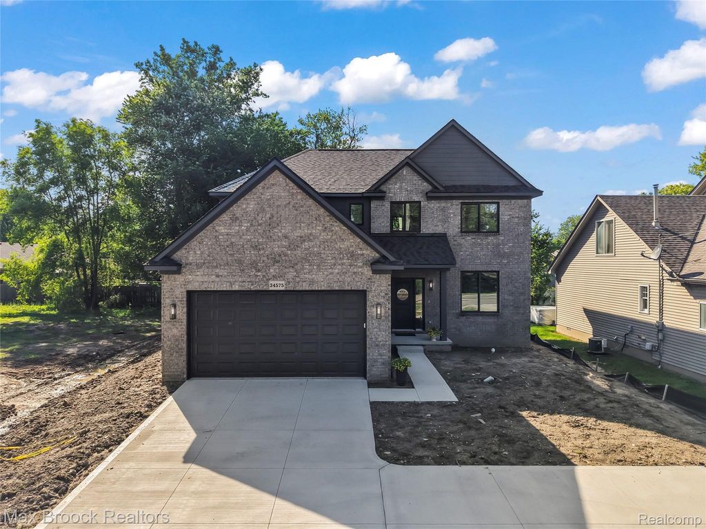 34575 Jefferson Avenue, Harrison Township