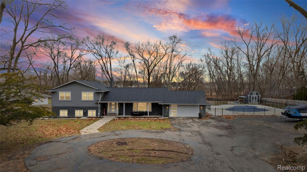 15879 Millar Road, Clinton charter township