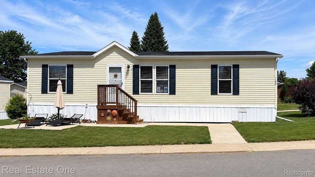 102 Sycamore, Highland charter township