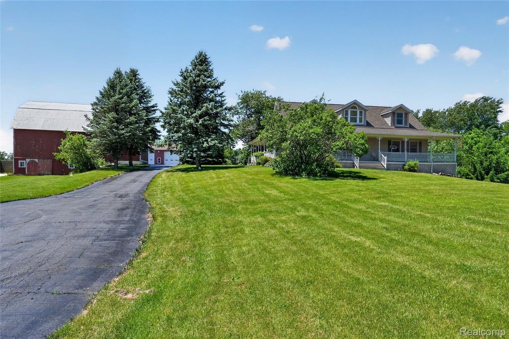 4260 Sylvan Road, Sharon township