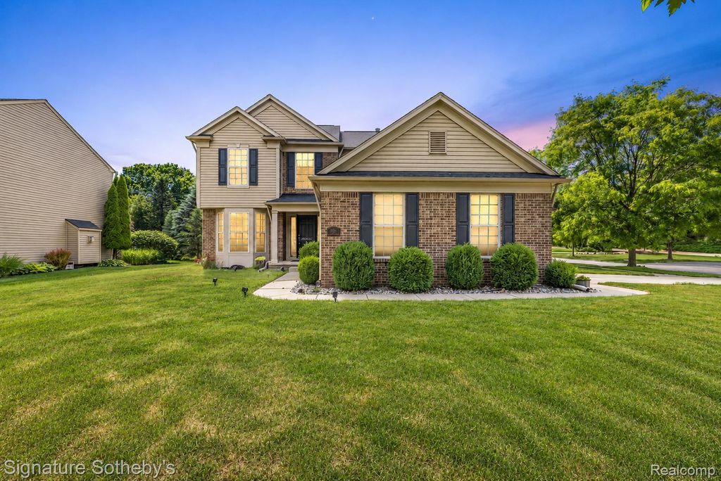 997 River Rock Drive, Holly township