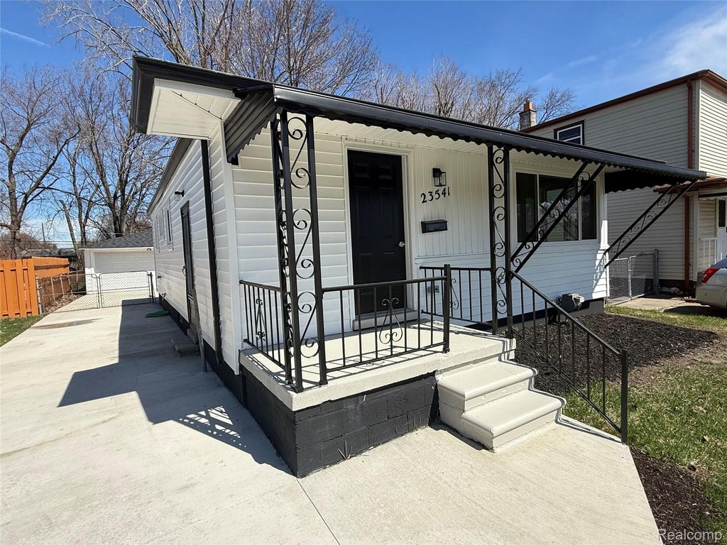 23541 Elmira Street, St. Clair Shores city
