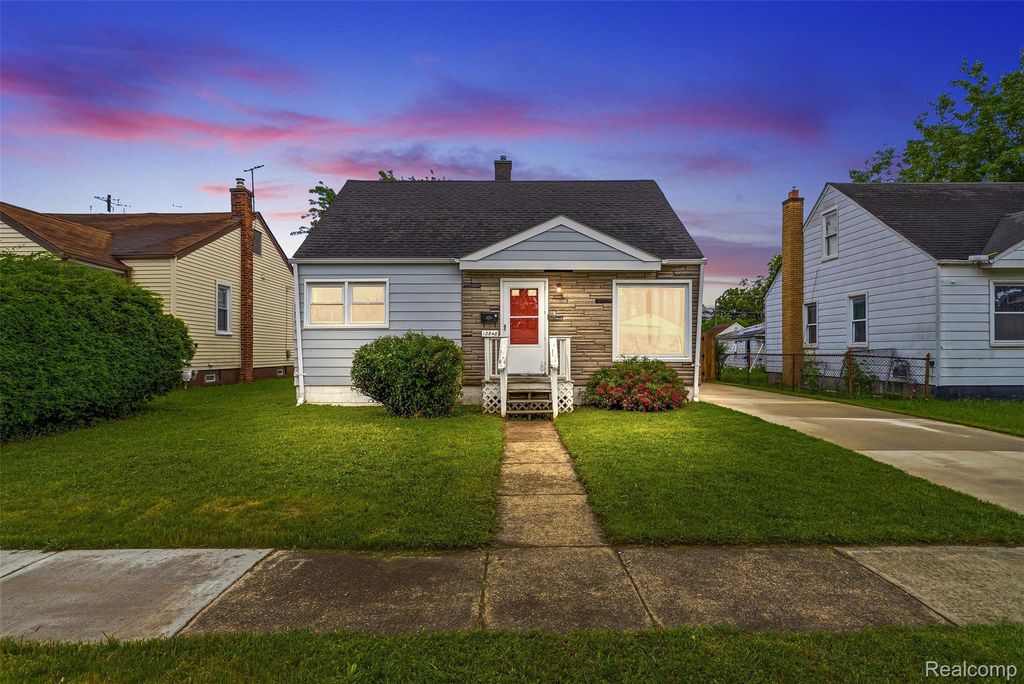 12848 Vernon Avenue, Warren city