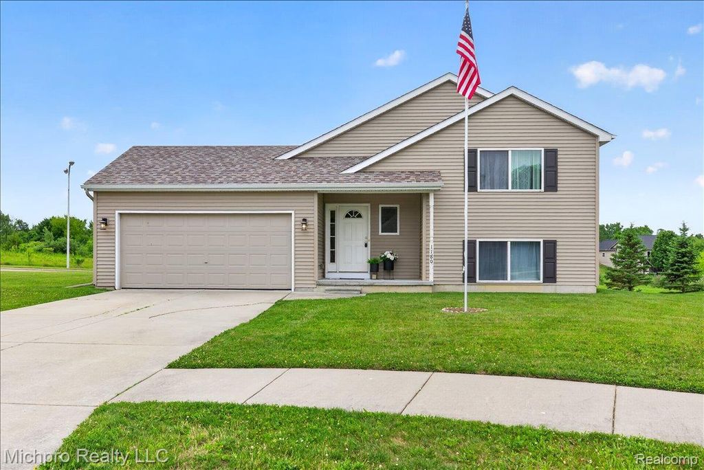 1180 Cimmaron Court, Davison township