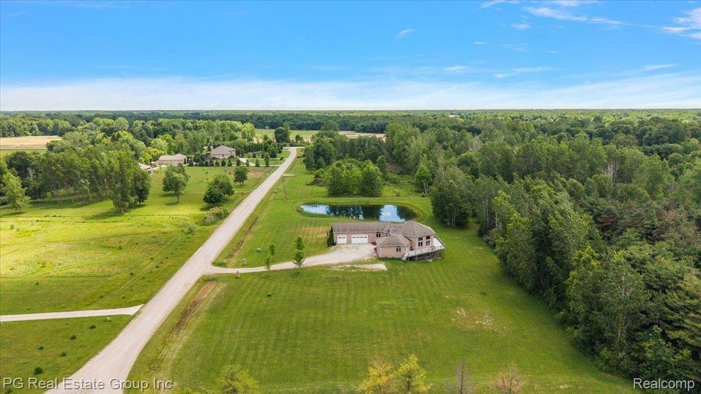 2848 E Mill Creek Road, St. Clair township