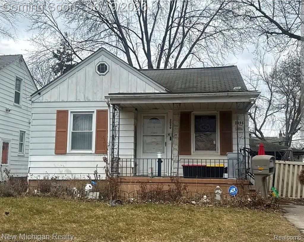 2090 Russell Avenue, Lincoln Park city