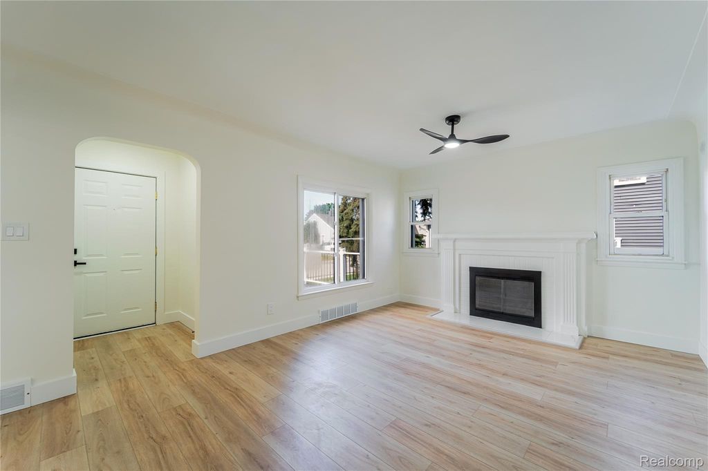 22427 Hanson Court, St. Clair Shores city