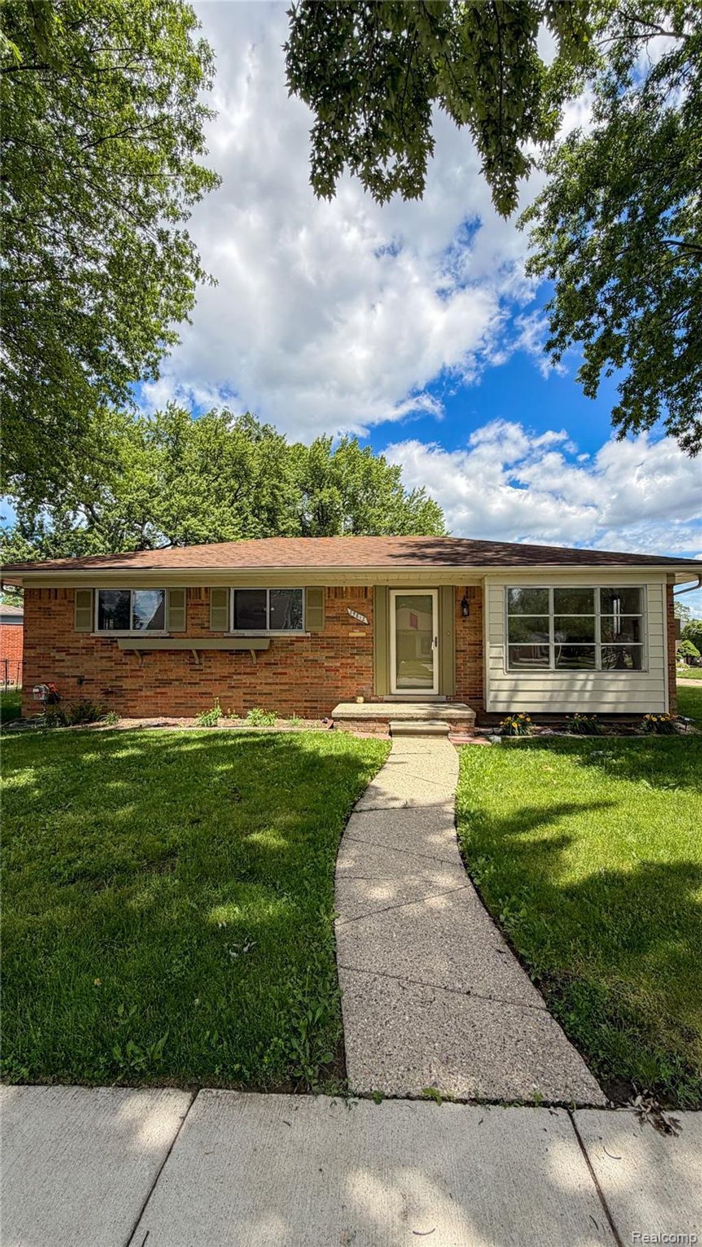 29812 Newport Drive, Warren city
