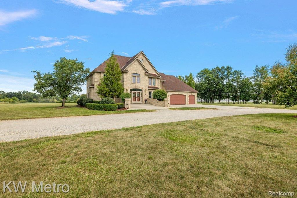 54720 Foss Road, Macomb township