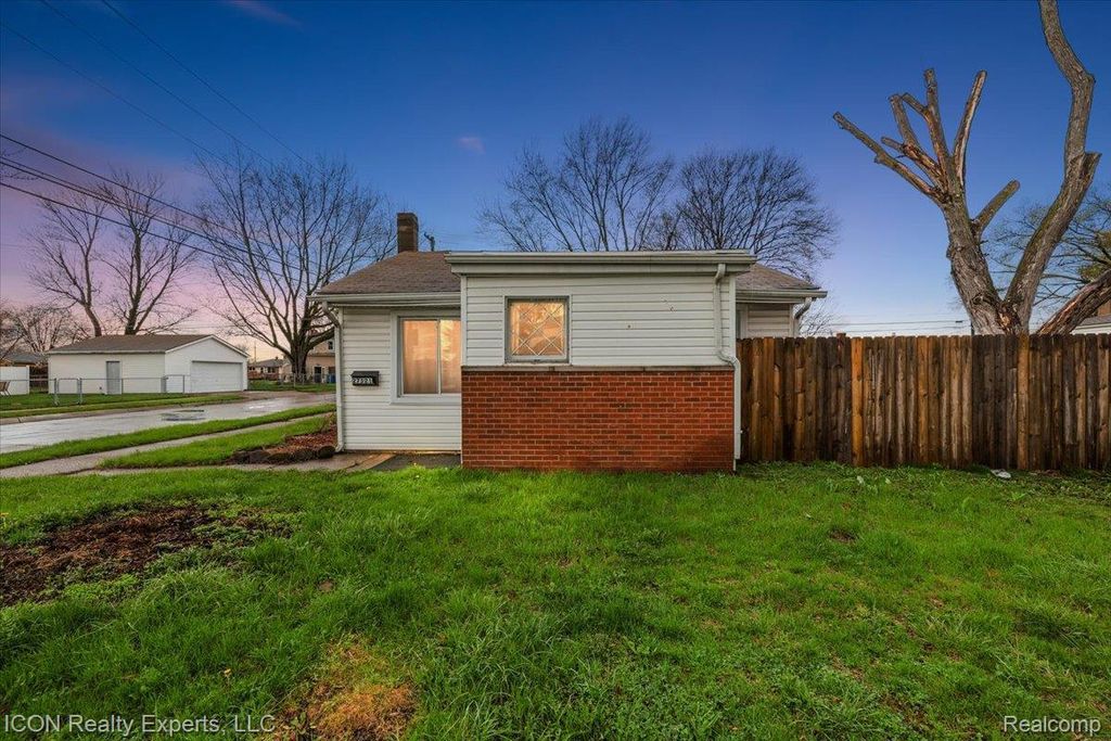 27321 Baldwin Avenue, Warren city