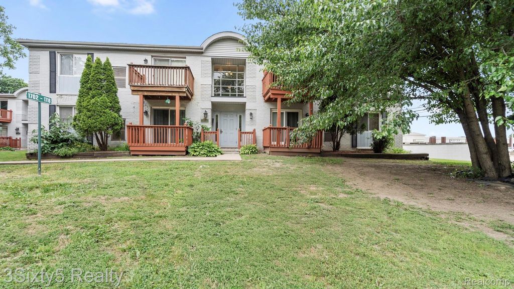 1702 Fort Street 4, Trenton