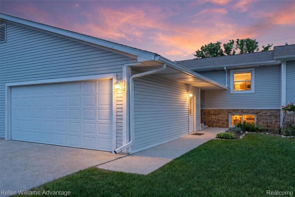 572 River Pointe Court, Milan