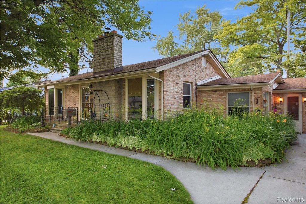 21211 Ardmore Park Drive, St. Clair Shores city