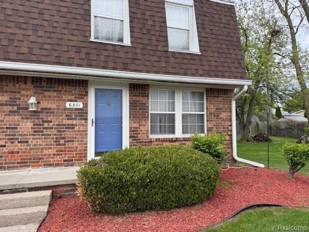 6351 Beechfield Drive, Lansing