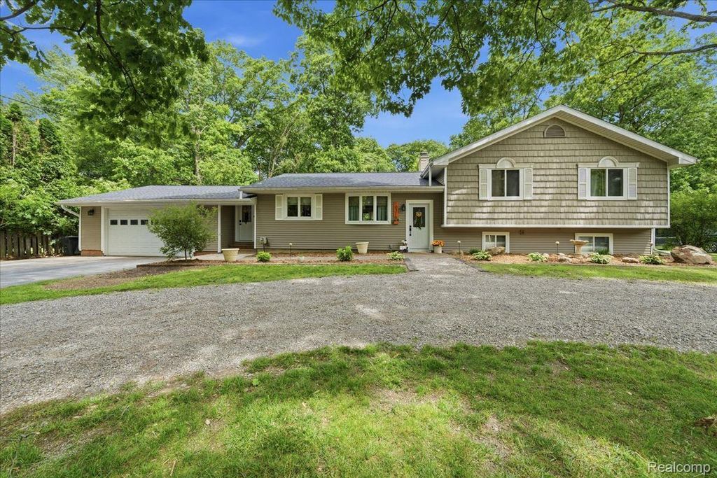 10210 Lavern Court, Vienna charter township