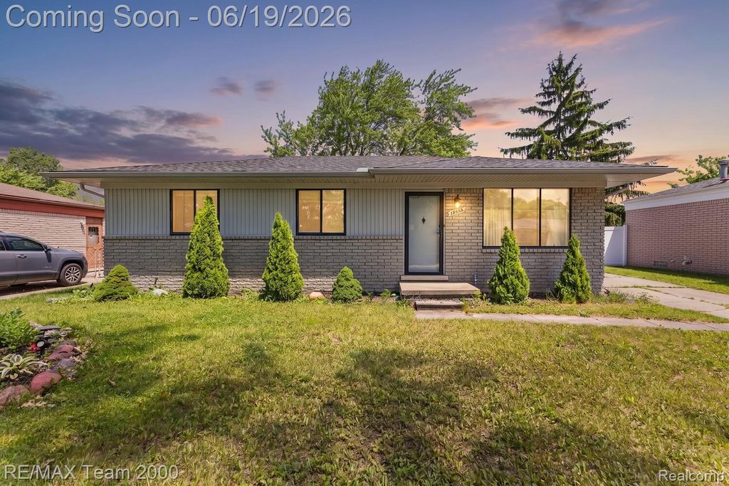 18533 Matthew Drive, Clinton charter township