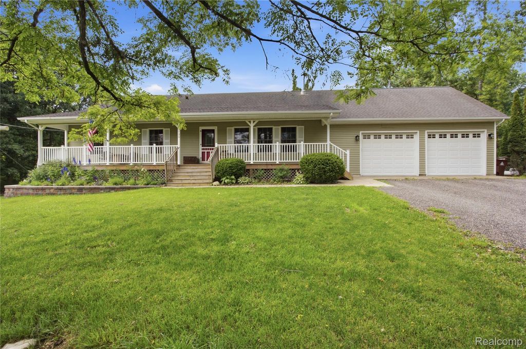 5739 Suntar Valley Drive, Howell township