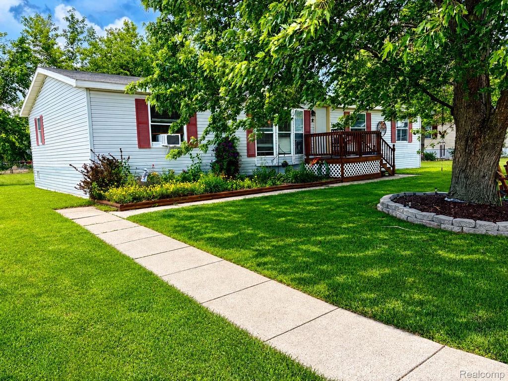 14 Hampi Court, Gaines township