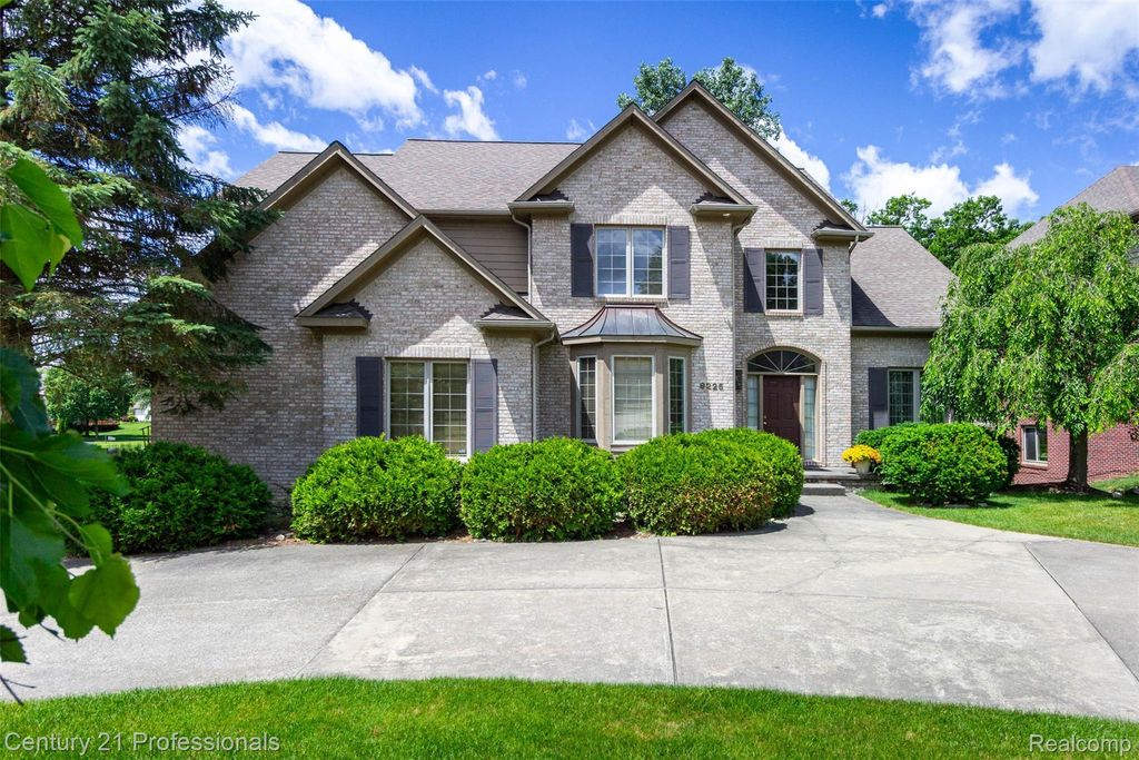8225 Brookstone Lane, Village of Clarkston city